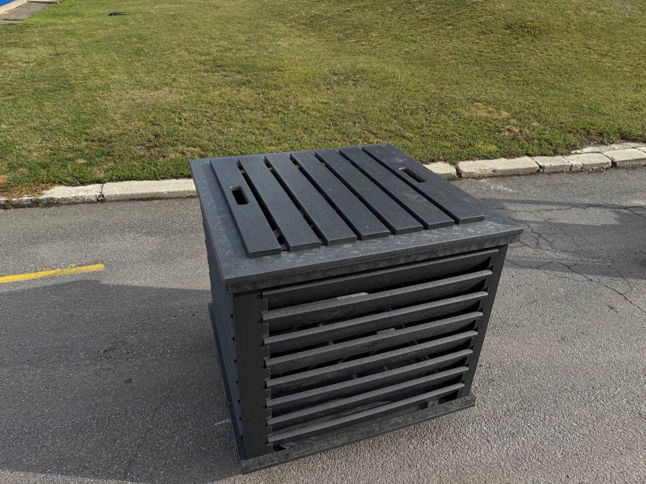 EverDeck urban trash bin